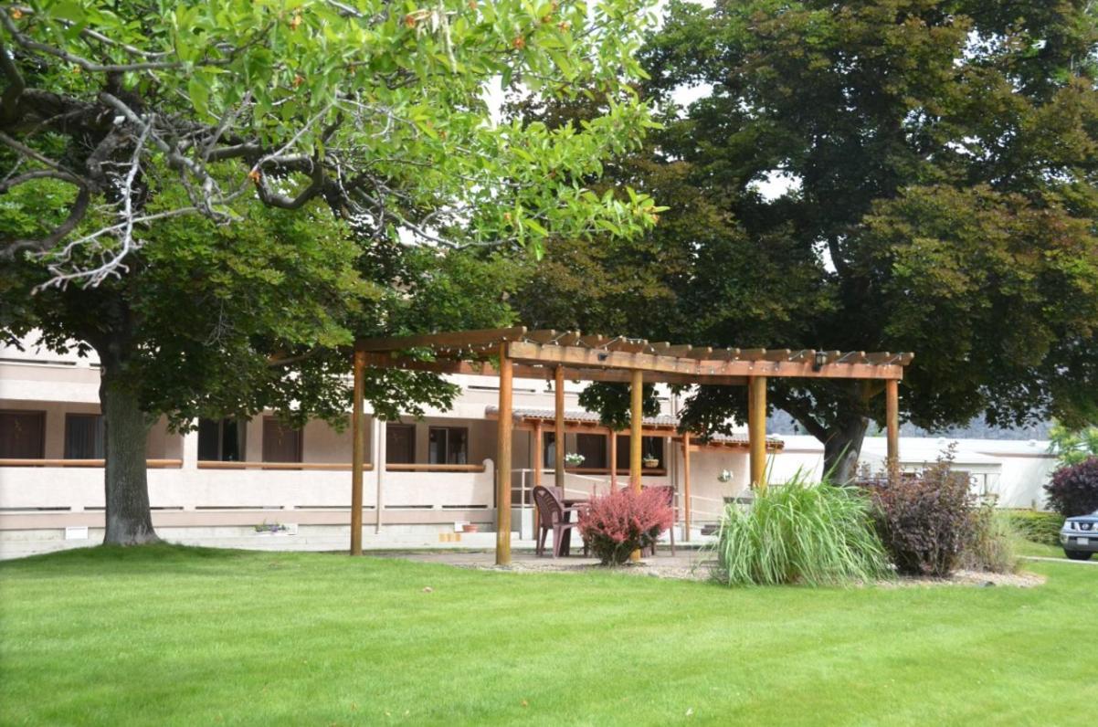 Avalon Inn Osoyoos Exterior photo